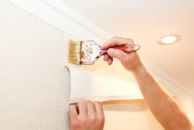Pose de papier peint à Razengues — revêtements muraux et toiles de verre
